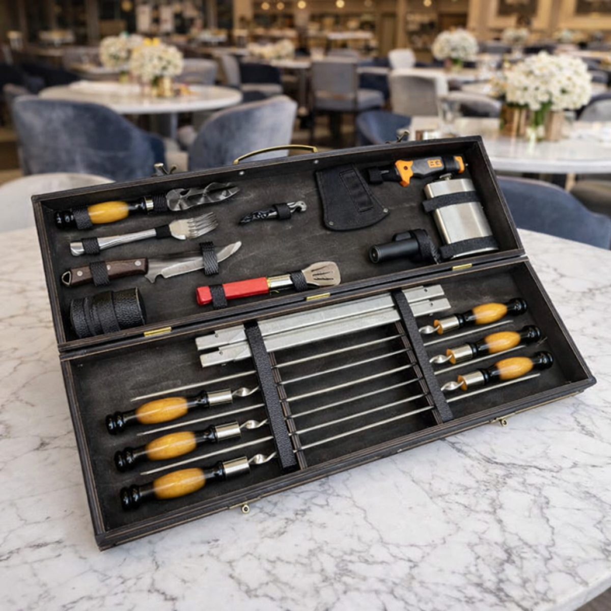 Набір для мангалу та барбекю  — подарунковий комплект для гриля і пікніка