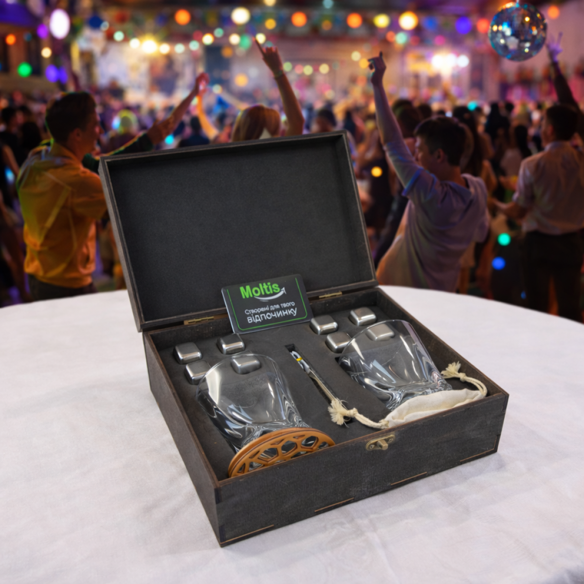 Преміальний набір для віскі  — 8 охолоджувальних кубиків, щипці, підставки в дерев’яному кейсі 