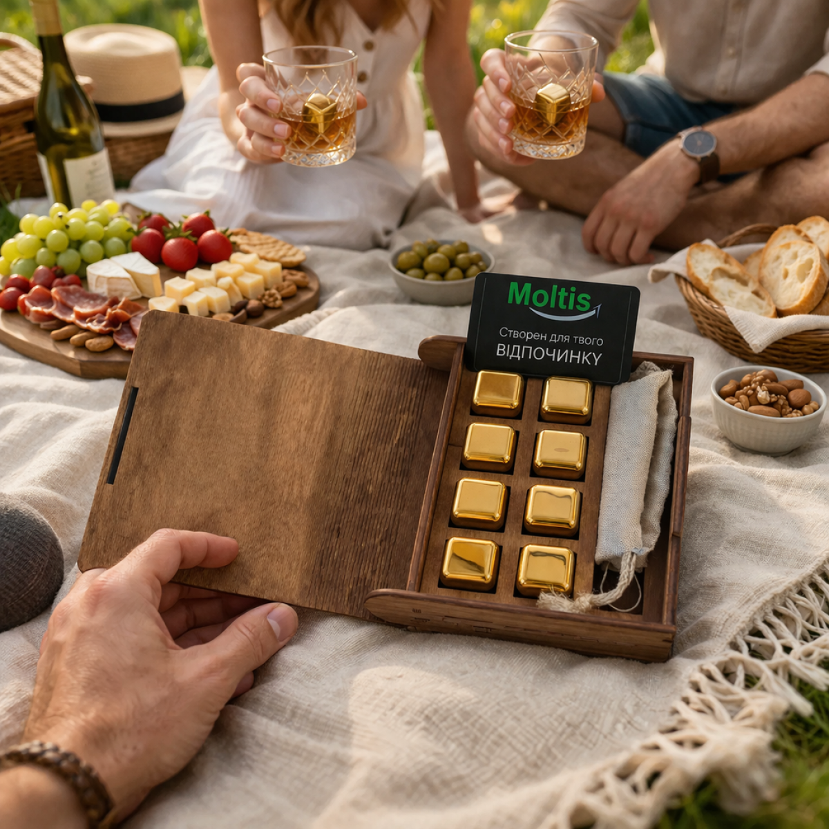 Кубики для віскі Moltis Relax Whiskey Stones Original Wood 8 шт з металу у золотом цвете (без гравировки) MBG - 10515