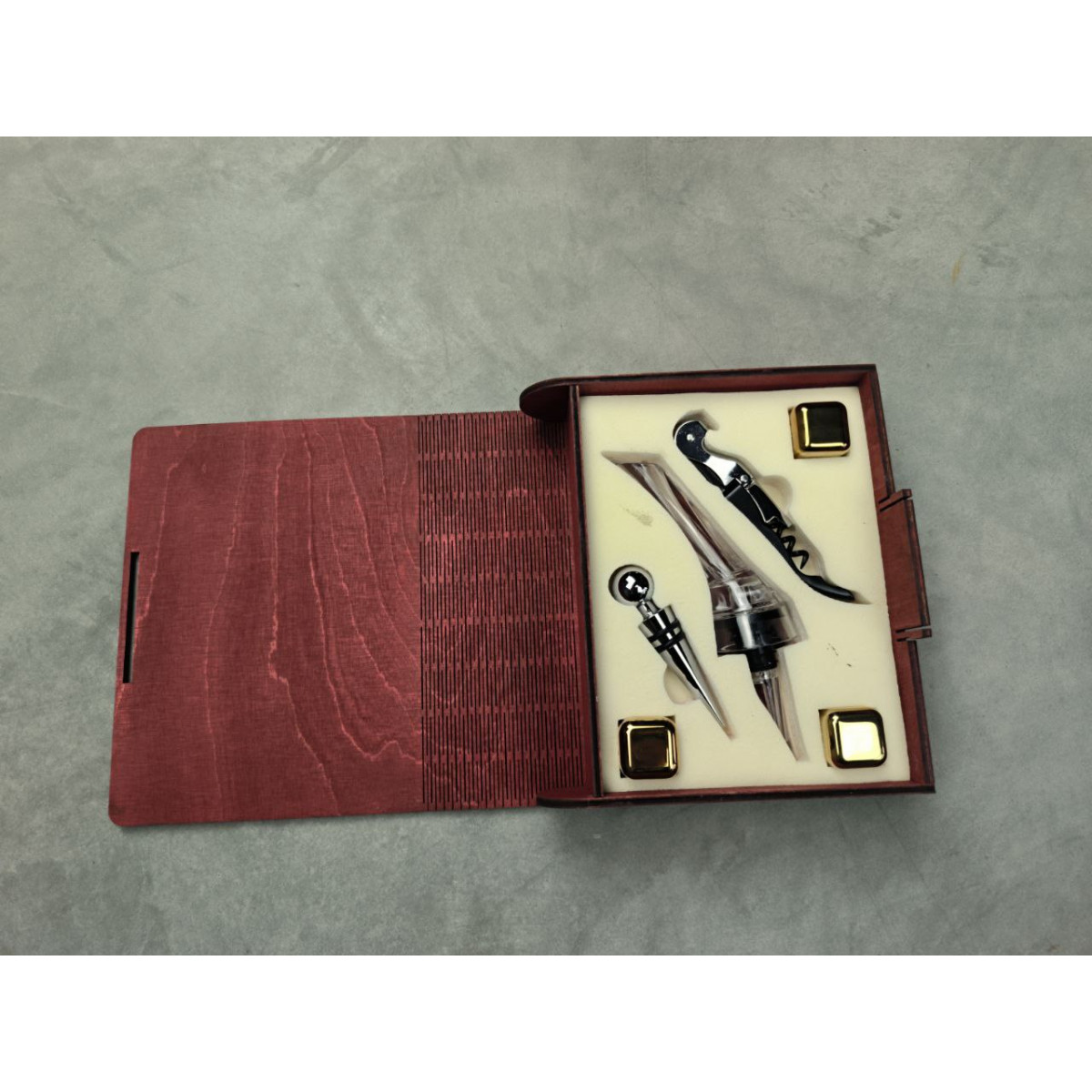 Подарунковий винний набір Moltis у дерев'яному футлярі-книзі MV-1201